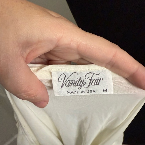 Vintage Vanity Fair Long Night Gown Ivory Cream Pajama Size Medium Rosette USA - Picture 6 of 7